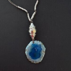 Blue agate pendant necklace